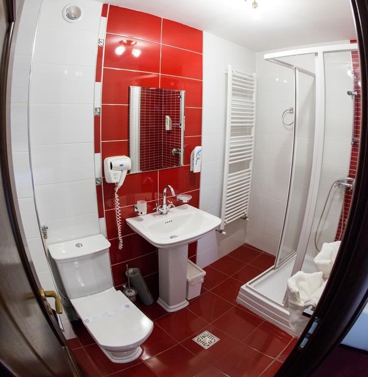 Hotel La Strada Ploieşti Szoba fotó