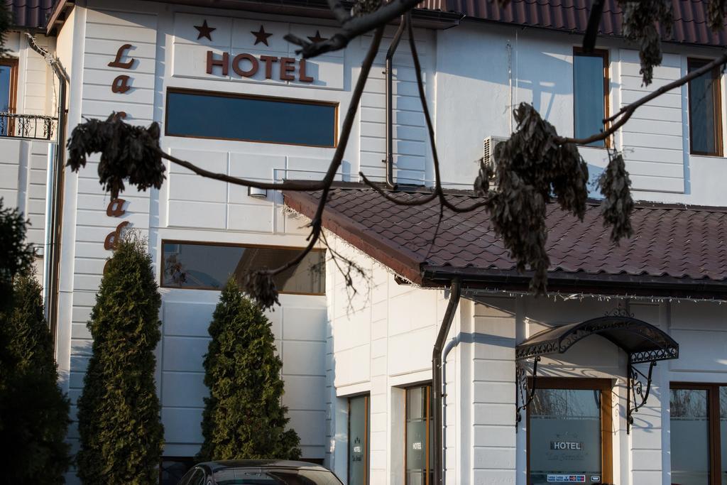 Hotel La Strada Ploieşti Kültér fotó