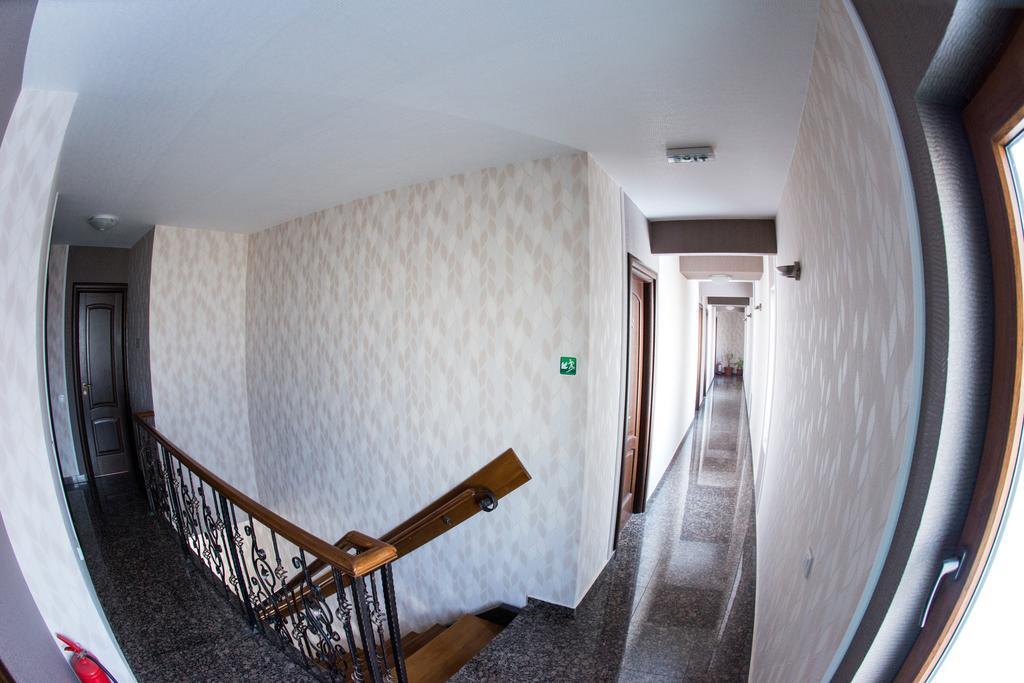 Hotel La Strada Ploieşti Kültér fotó