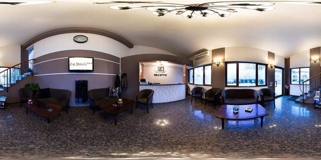 Hotel La Strada Ploieşti Kültér fotó