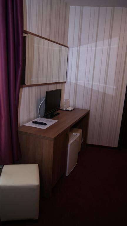 Hotel La Strada Ploieşti Szoba fotó