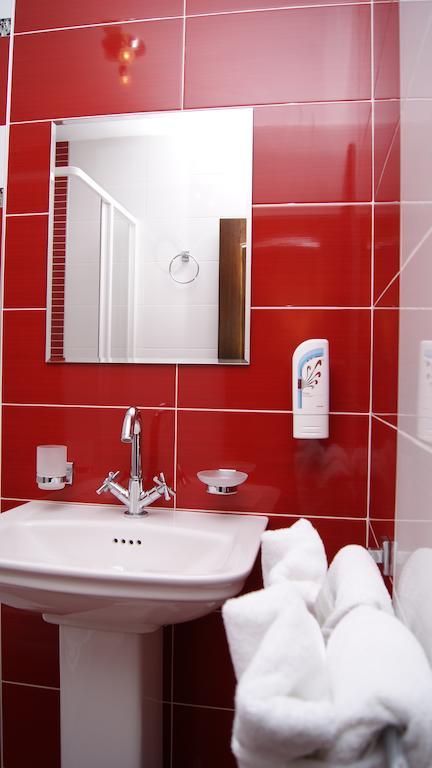 Hotel La Strada Ploieşti Szoba fotó