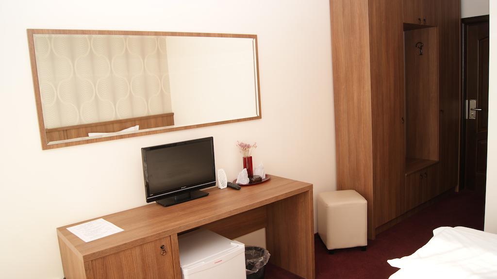 Hotel La Strada Ploieşti Kültér fotó